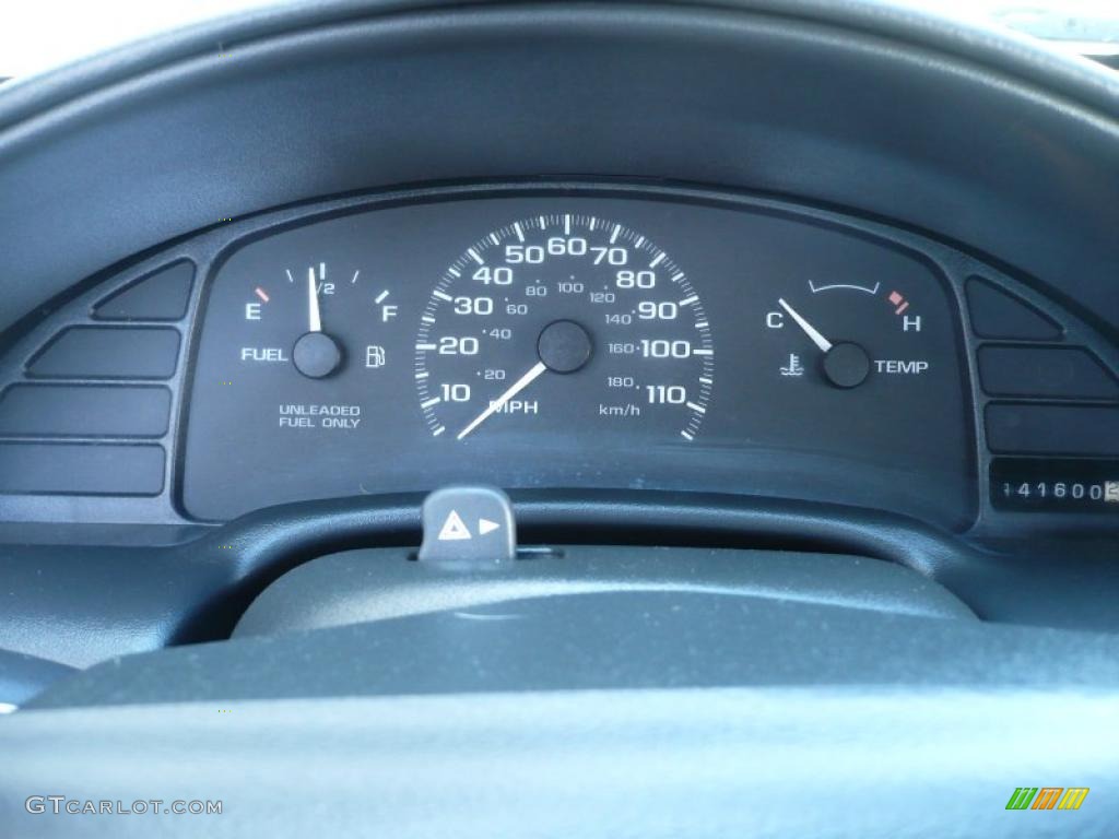 1997 Cavalier Coupe - Bright White / Graphite photo #17