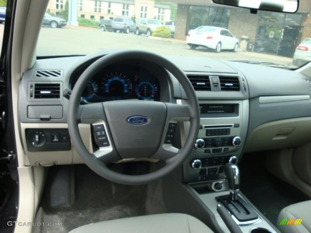 2010 Fusion SE - Tuxedo Black Metallic / Medium Light Stone photo #13