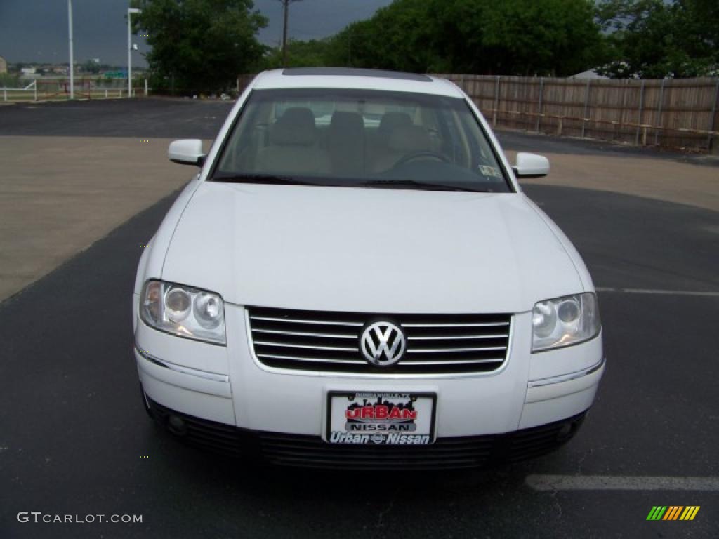 2002 Passat GLS Sedan - Candy White / Beige photo #2