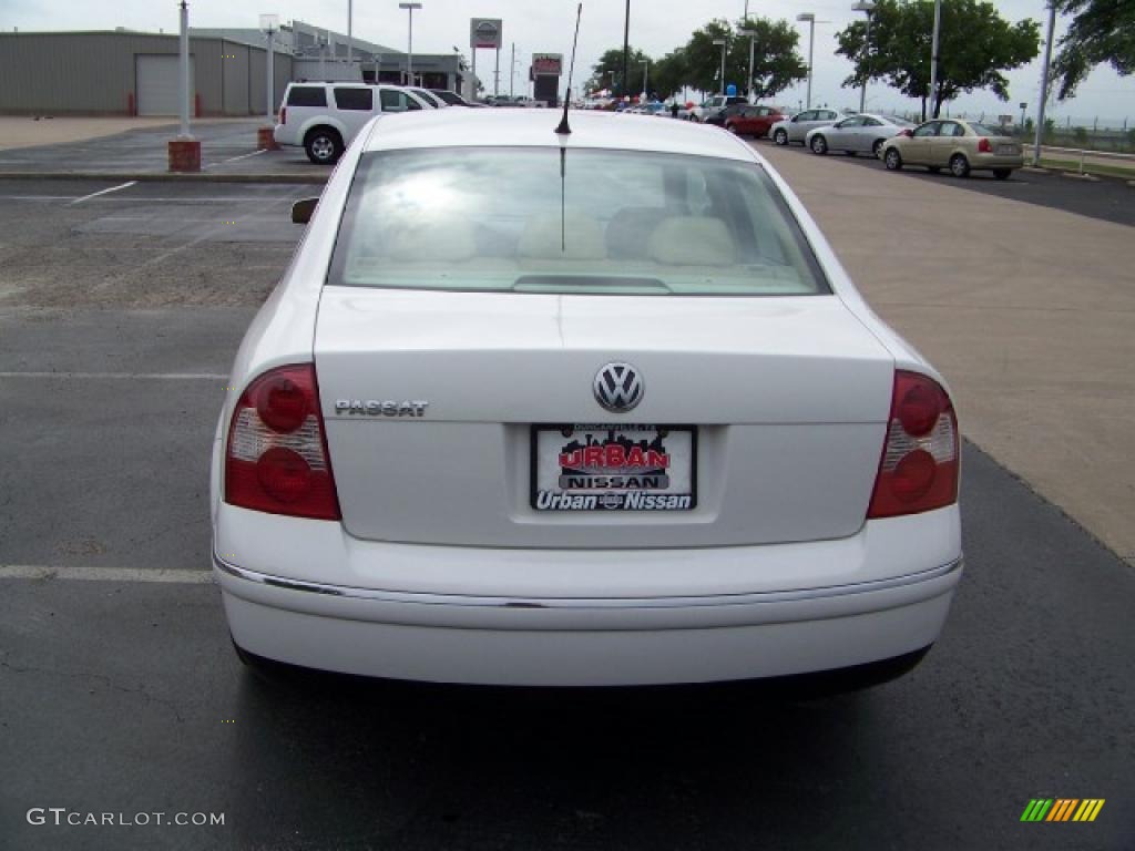 2002 Passat GLS Sedan - Candy White / Beige photo #5