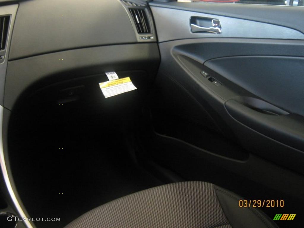 2011 Sonata SE - Venetian Red / Black photo #15