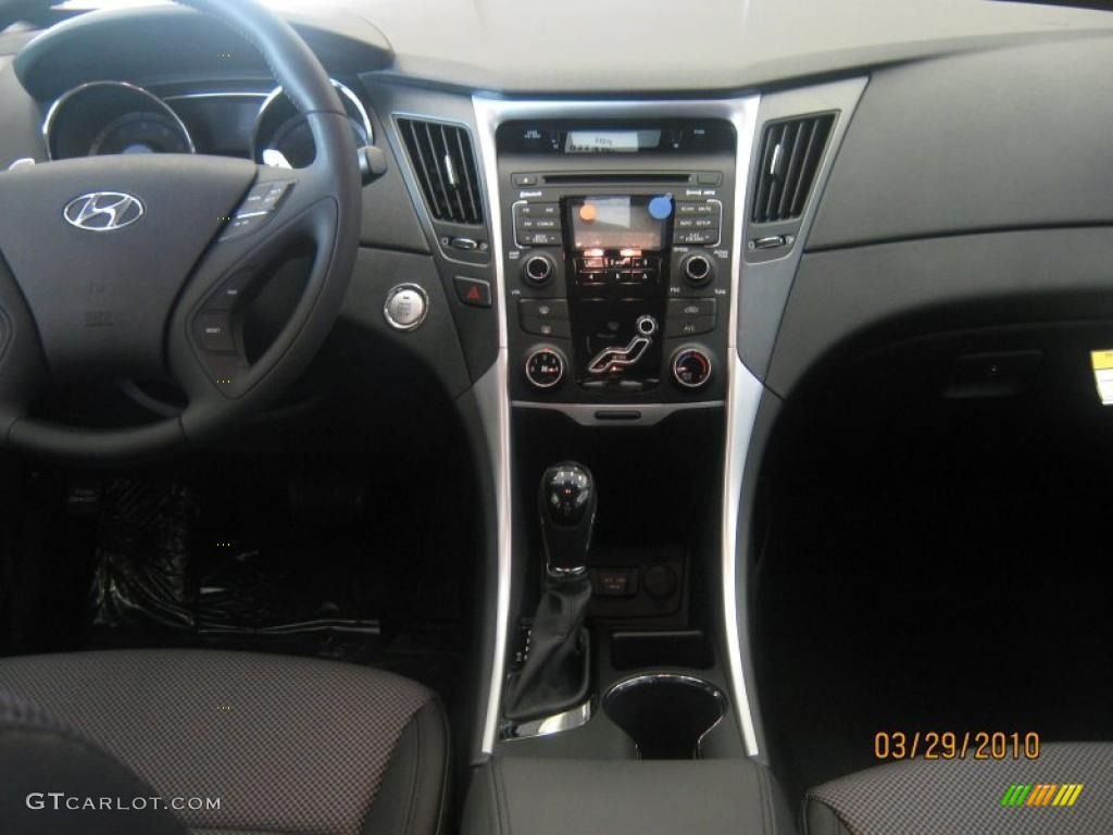 2011 Sonata SE - Venetian Red / Black photo #16