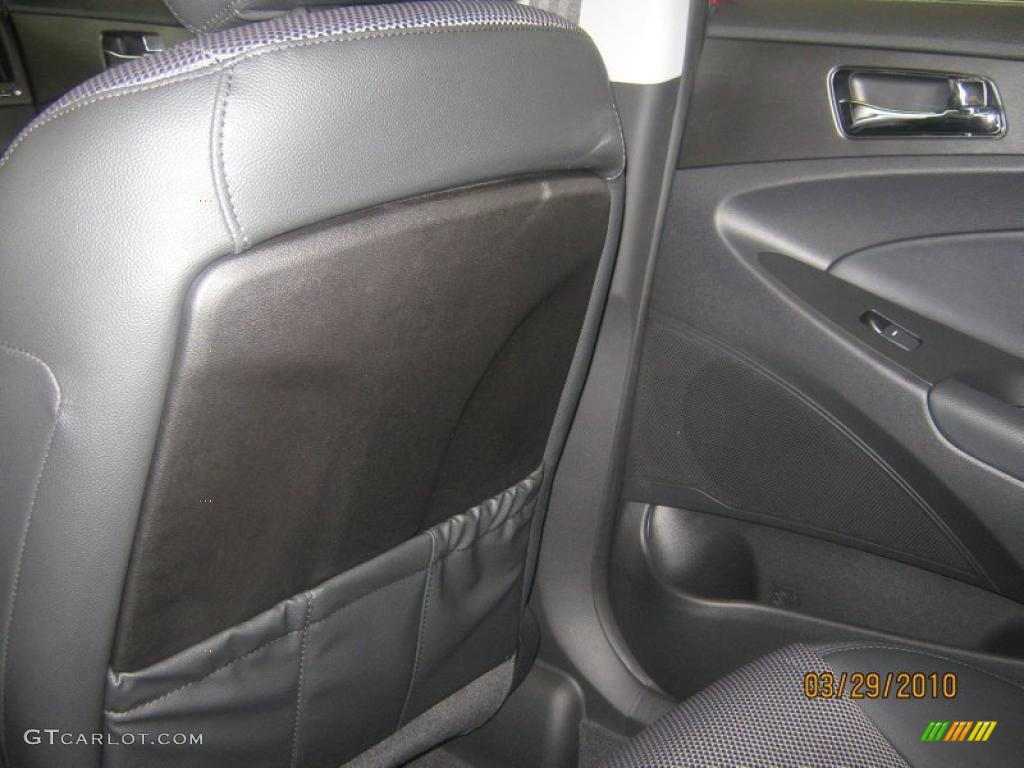 2011 Sonata SE - Venetian Red / Black photo #17