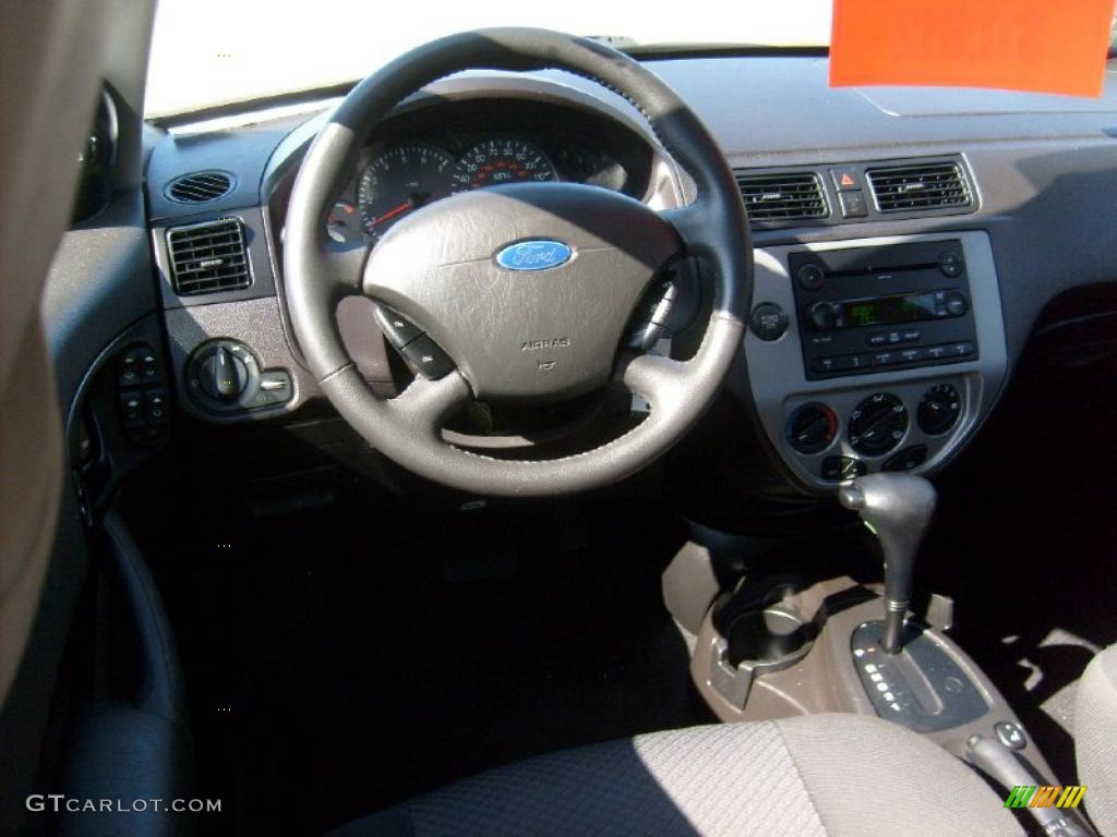 2007 Focus ZX5 SES Hatchback - Dark Toreador Red Metallic / Charcoal/Light Flint photo #14