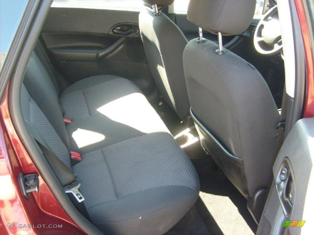 2007 Focus ZX5 SES Hatchback - Dark Toreador Red Metallic / Charcoal/Light Flint photo #16