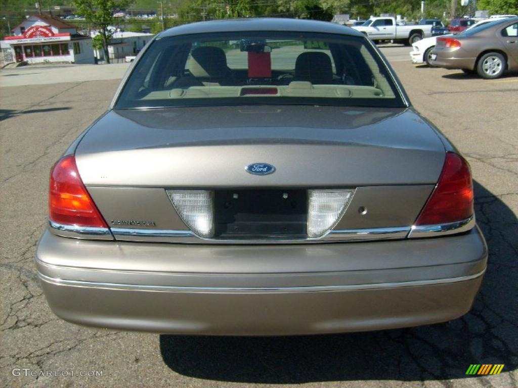 2004 Crown Victoria LX - Arizona Beige Metallic / Medium Parchment photo #3