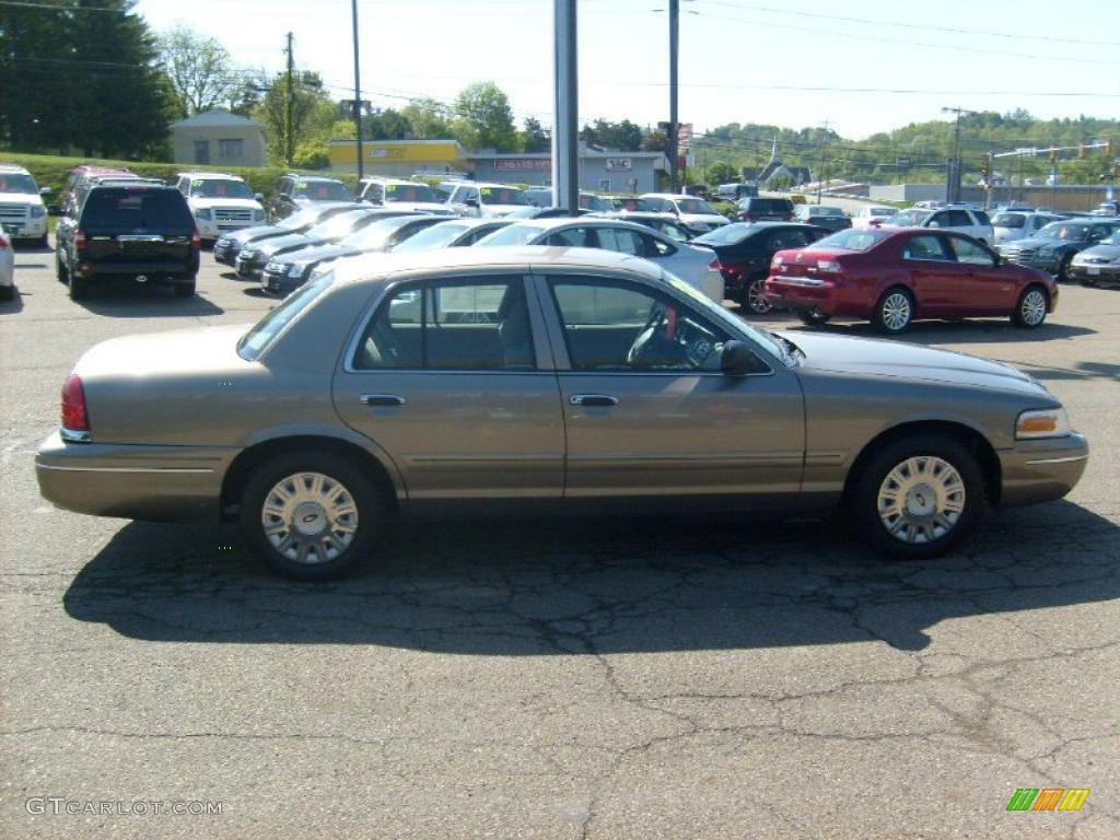 2004 Crown Victoria LX - Arizona Beige Metallic / Medium Parchment photo #5