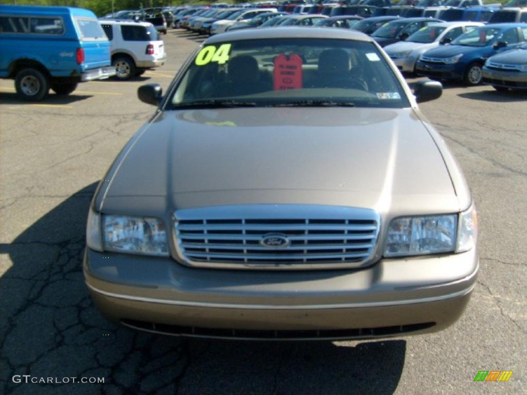 2004 Crown Victoria LX - Arizona Beige Metallic / Medium Parchment photo #7