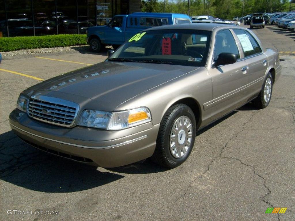 2004 Crown Victoria LX - Arizona Beige Metallic / Medium Parchment photo #8