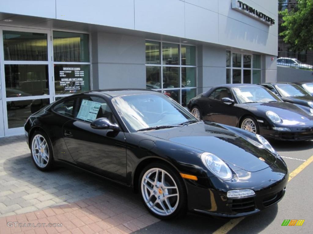 Black Porsche 911