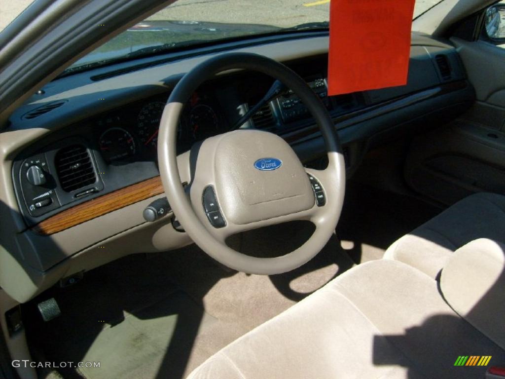 2004 Crown Victoria LX - Arizona Beige Metallic / Medium Parchment photo #11