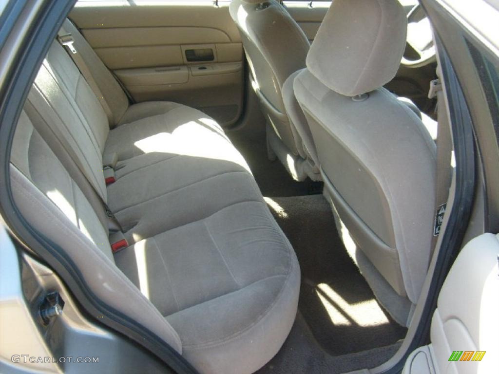 2004 Crown Victoria LX - Arizona Beige Metallic / Medium Parchment photo #16
