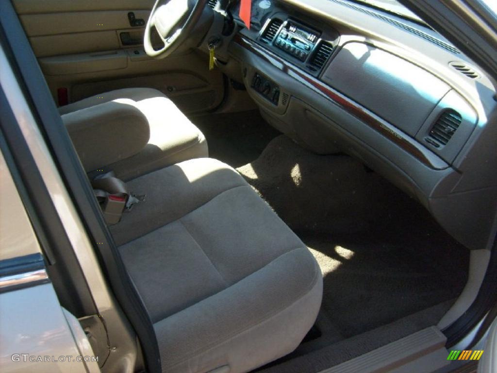2004 Crown Victoria LX - Arizona Beige Metallic / Medium Parchment photo #17