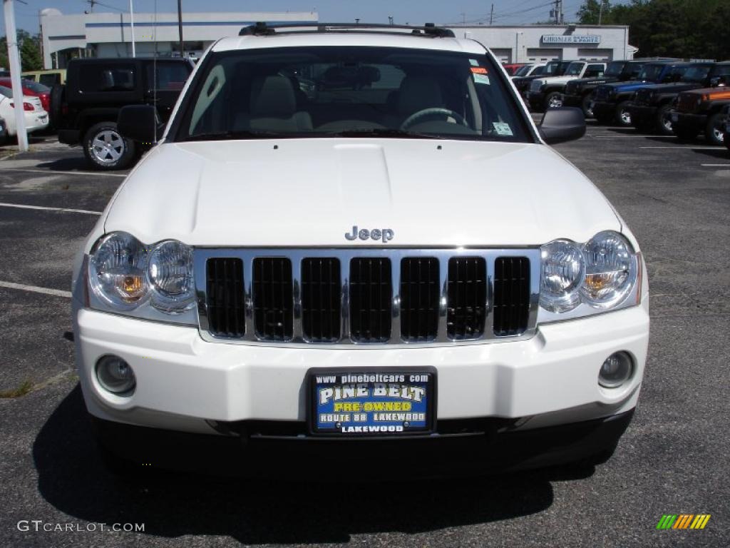 2006 Grand Cherokee Limited 4x4 - Stone White / Dark Khaki/Light Graystone photo #2