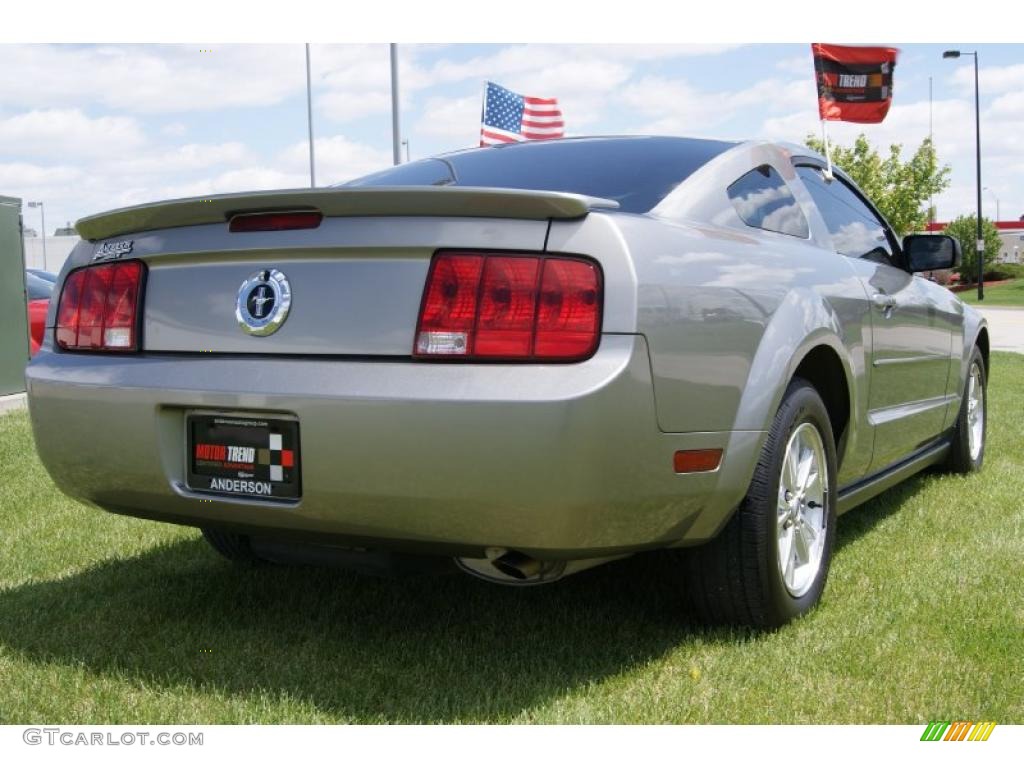 2008 Mustang V6 Deluxe Coupe - Vapor Silver Metallic / Light Graphite photo #7