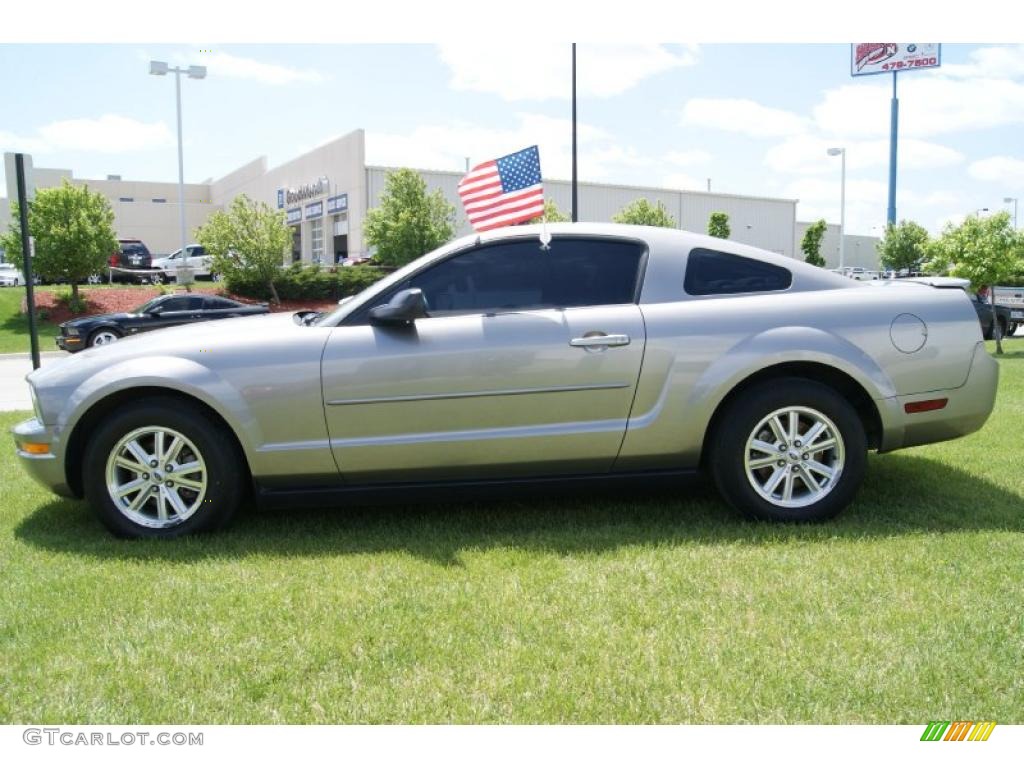 2008 Mustang V6 Deluxe Coupe - Vapor Silver Metallic / Light Graphite photo #11