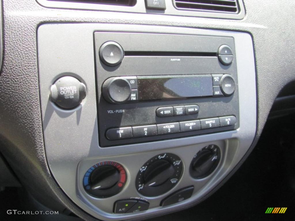 2007 Focus ZX3 SE Coupe - CD Silver Metallic / Charcoal/Light Flint photo #10