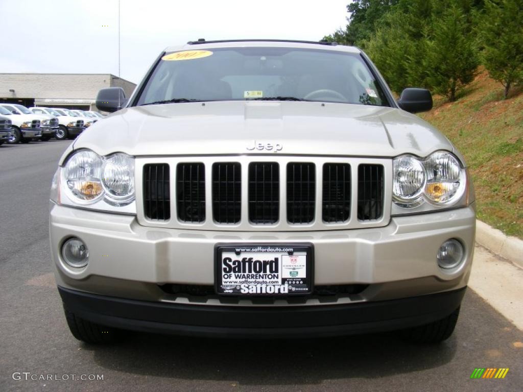 2007 Grand Cherokee Laredo 4x4 - Light Graystone Pearl / Khaki photo #2