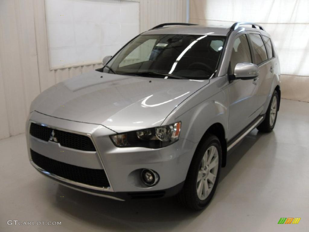 2010 Outlander SE - Cool Silver Metallic / Black photo #1