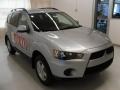 Cool Silver Metallic - Outlander ES Photo No. 5