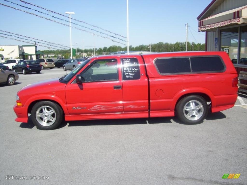 2003 S10 LS Extended Cab - Victory Red / Graphite photo #11