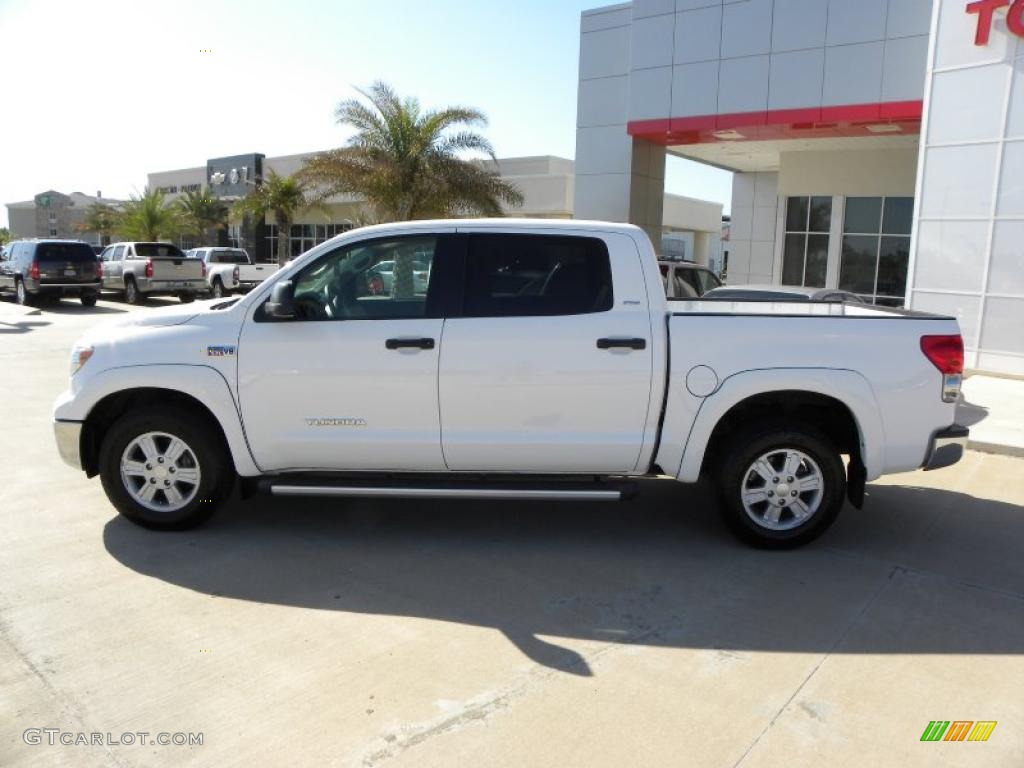 2008 Tundra SR5 CrewMax - Super White / Beige photo #2