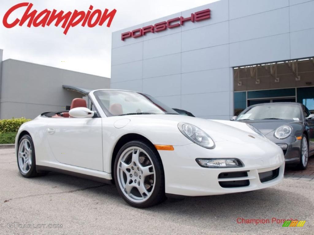 Carrara White Porsche 911