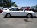 2001 Vibrant White Ford Taurus SEL  photo #6