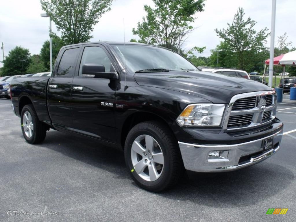 2010 Ram 1500 Big Horn Quad Cab - Brilliant Black Crystal Pearl / Dark Slate/Medium Graystone photo #4