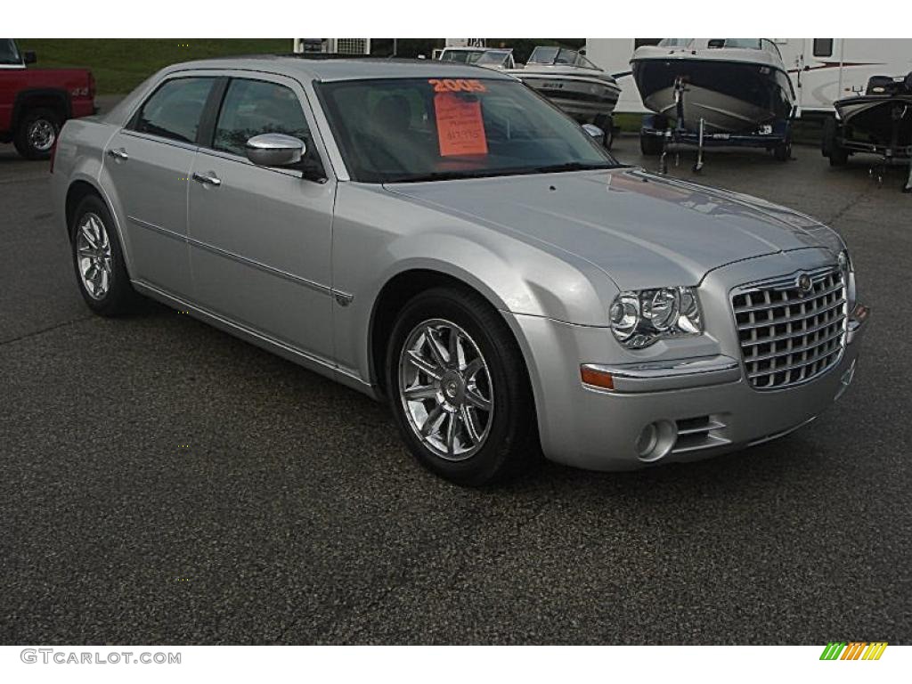 2005 300 C HEMI - Bright Silver Metallic / Dark Slate Gray/Medium Slate Gray photo #1