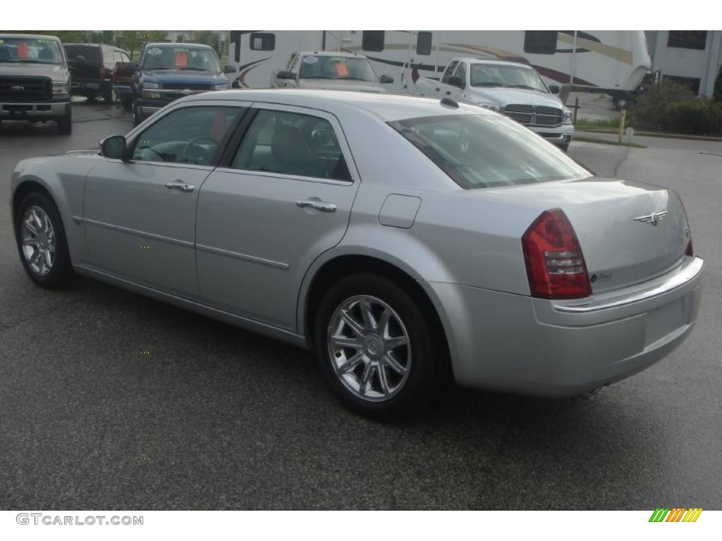 2005 300 C HEMI - Bright Silver Metallic / Dark Slate Gray/Medium Slate Gray photo #15