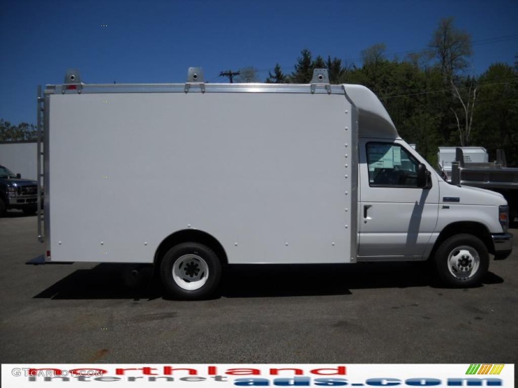 2010 E Series Cutaway E350 Commercial Moving Van - Oxford White / Medium Flint photo #5