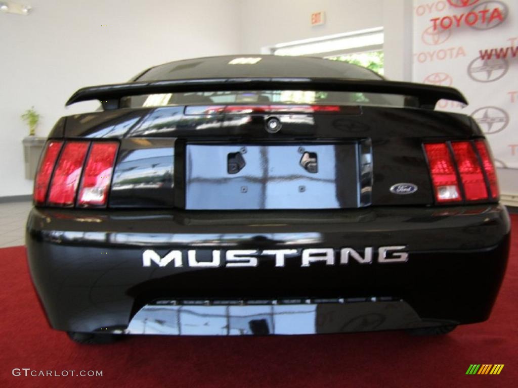2003 Mustang V6 Coupe - Black / Dark Charcoal photo #8