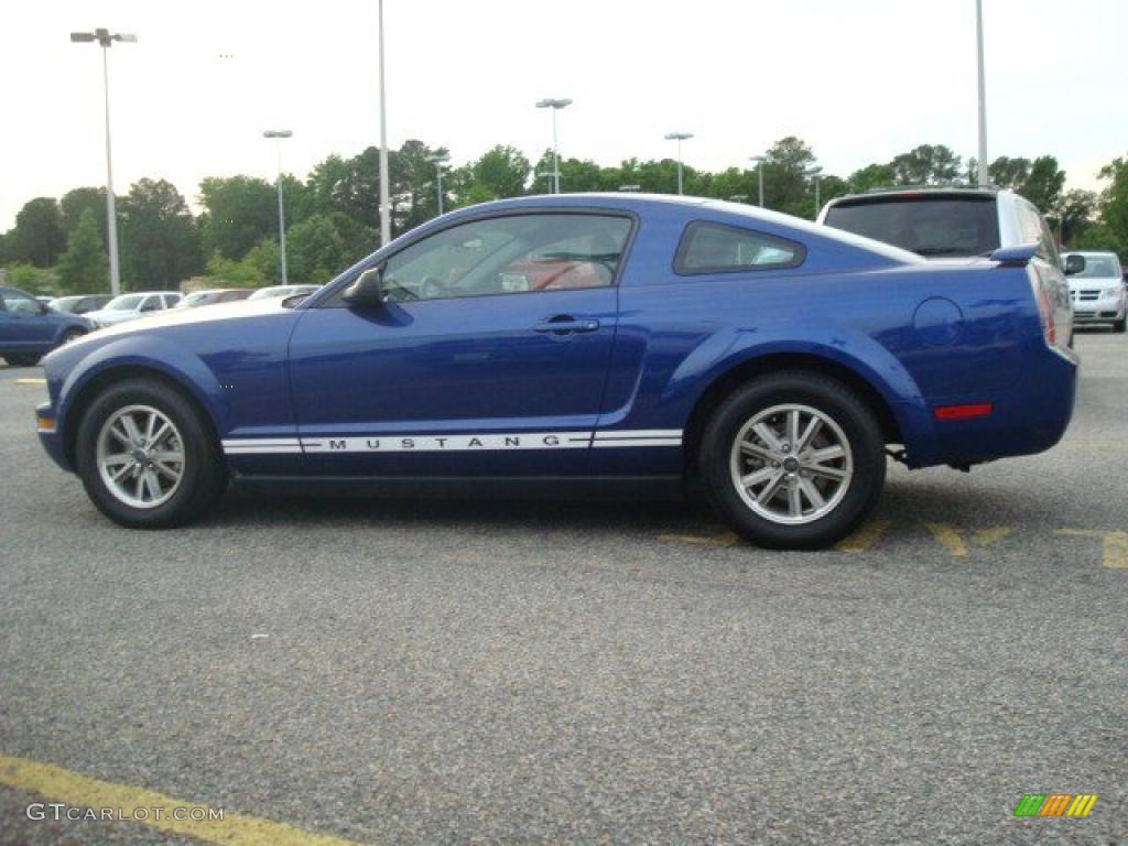 2005 Mustang V6 Deluxe Coupe - Sonic Blue Metallic / Light Graphite photo #3