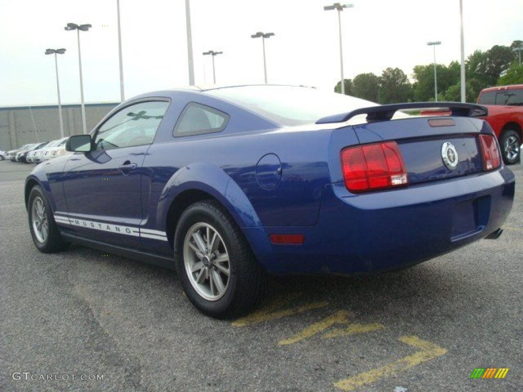 2005 Mustang V6 Deluxe Coupe - Sonic Blue Metallic / Light Graphite photo #4