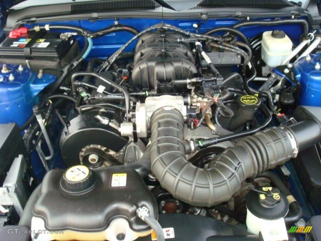 2005 Mustang V6 Deluxe Coupe - Sonic Blue Metallic / Light Graphite photo #17