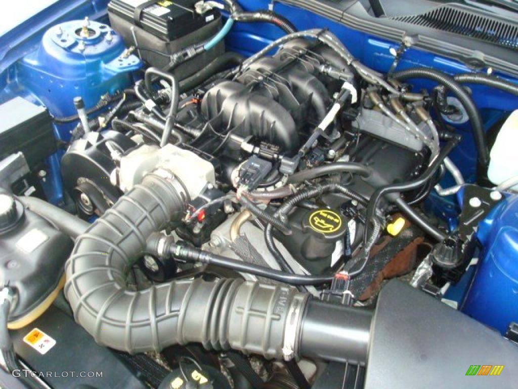 2005 Mustang V6 Deluxe Coupe - Sonic Blue Metallic / Light Graphite photo #18