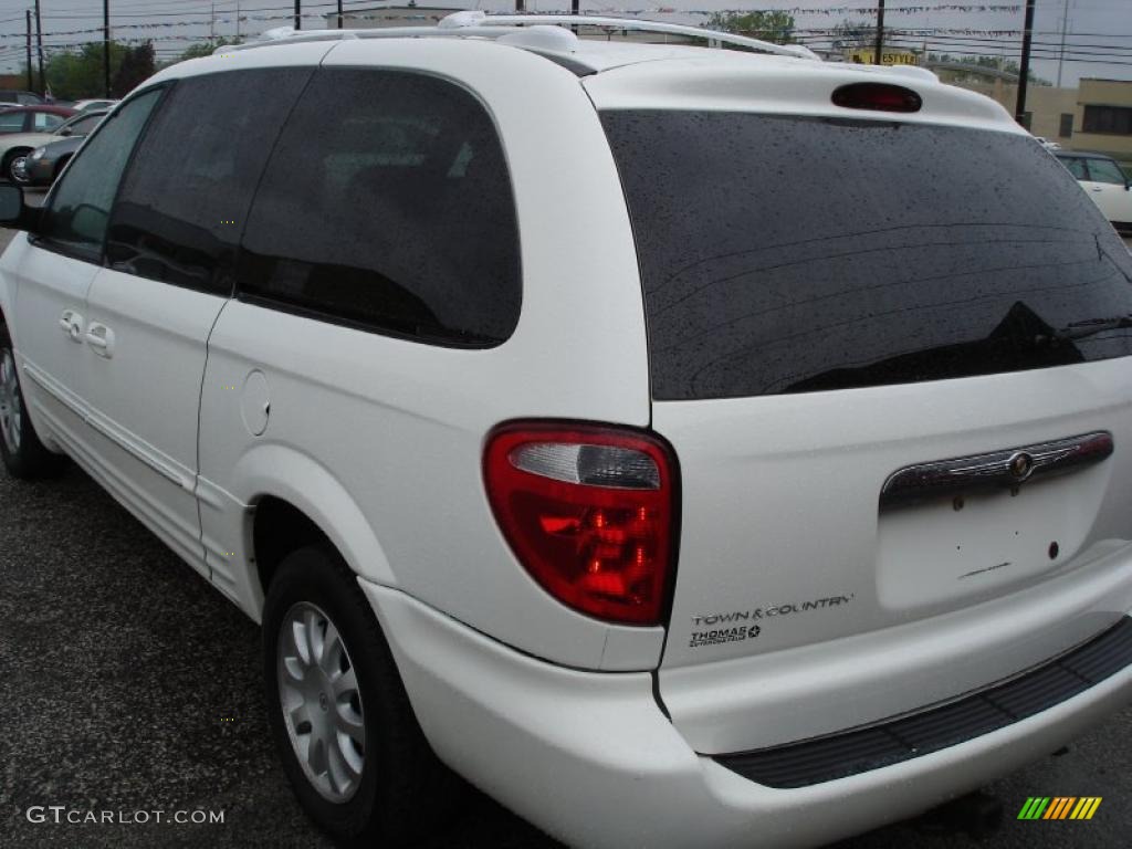 2003 Town & Country LXi - Stone White / Taupe photo #5