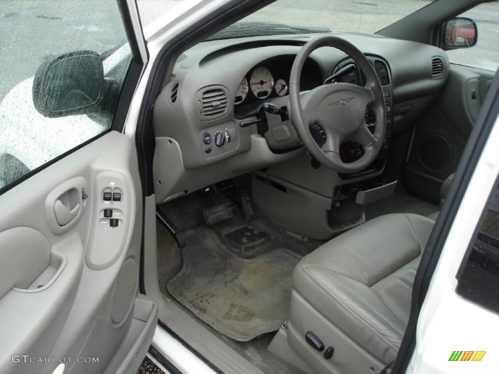 2003 Town & Country LXi - Stone White / Taupe photo #10