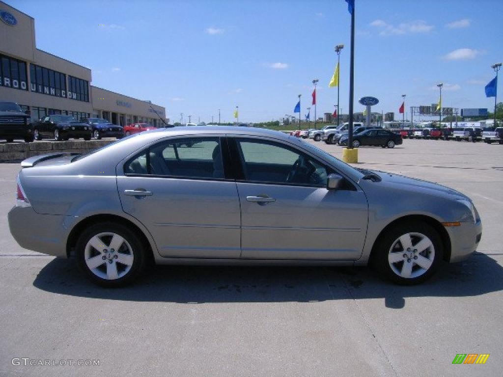 2008 Fusion SE - Vapor Silver Metallic / Medium Light Stone photo #2