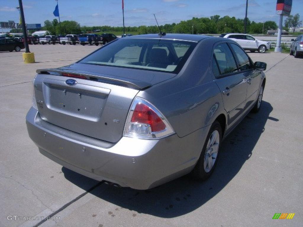 2008 Fusion SE - Vapor Silver Metallic / Medium Light Stone photo #3