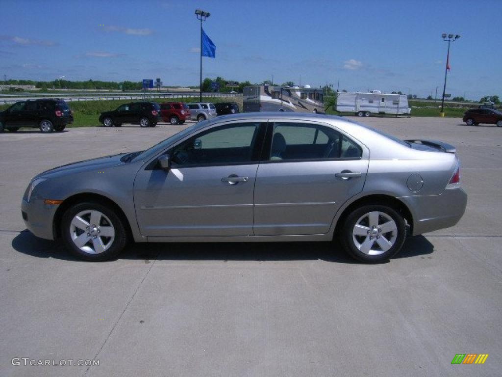 2008 Fusion SE - Vapor Silver Metallic / Medium Light Stone photo #6