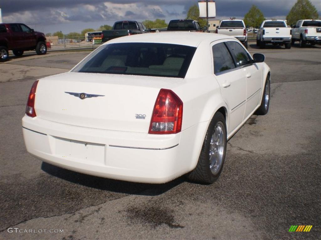 2006 300 Touring - Stone White / Dark Slate Gray/Light Graystone photo #5