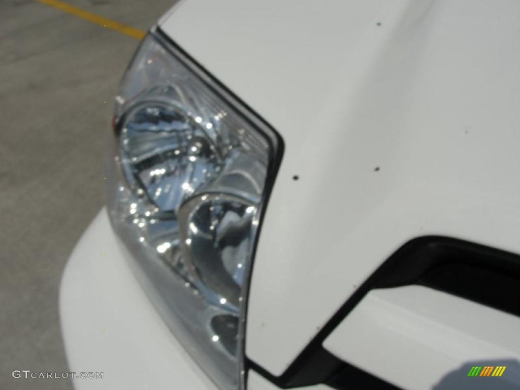 2004 4Runner SR5 - Natural White / Taupe photo #11