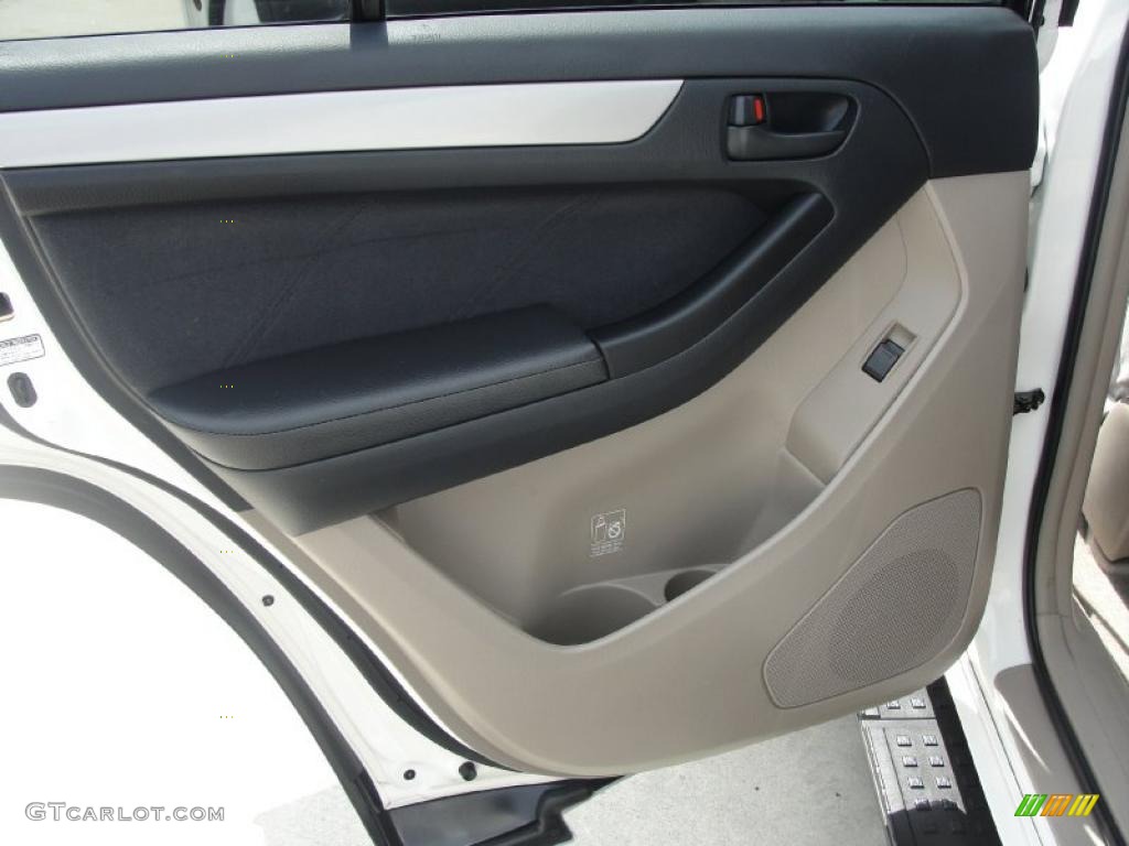 2004 4Runner SR5 - Natural White / Taupe photo #32