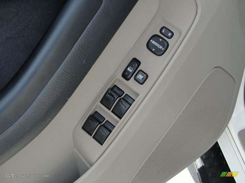 2004 4Runner SR5 - Natural White / Taupe photo #35