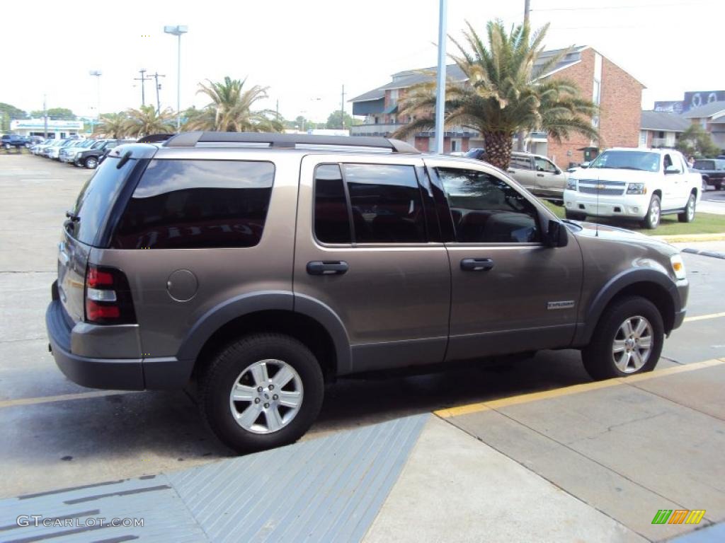 2006 Explorer XLT - Silver Birch Metallic / Camel photo #5