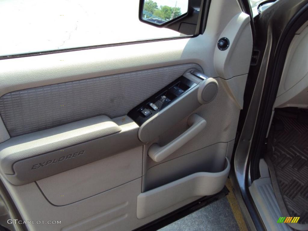 2006 Explorer XLT - Silver Birch Metallic / Camel photo #9