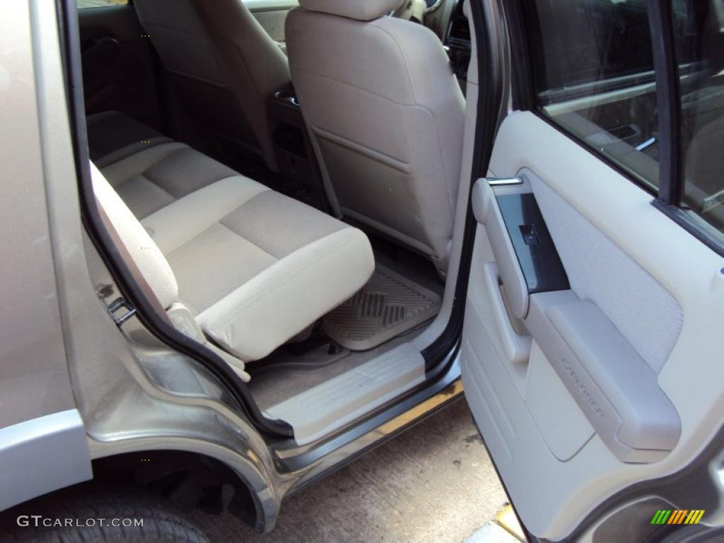 2006 Explorer XLT - Silver Birch Metallic / Camel photo #13