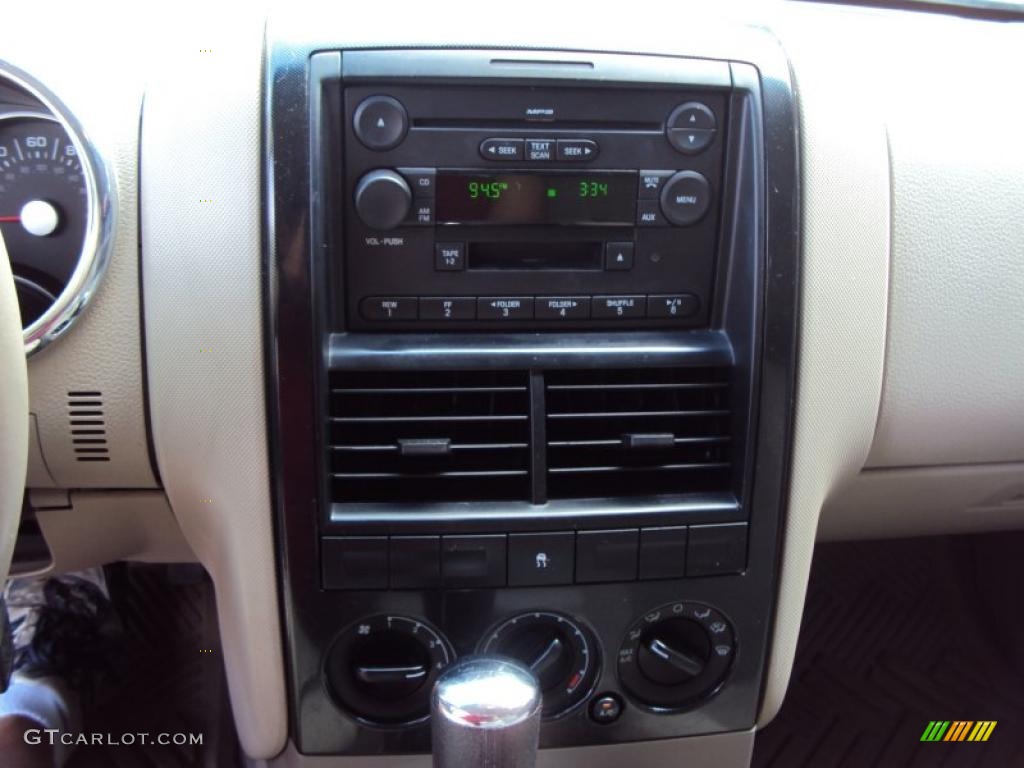 2006 Explorer XLT - Silver Birch Metallic / Camel photo #16